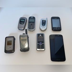 Lot of cellphones LG, Motorola, Samsung.